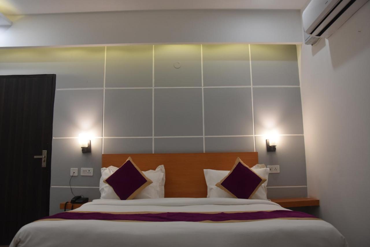 Hotel De Luxe Basai Road Gurgaon Extérieur photo