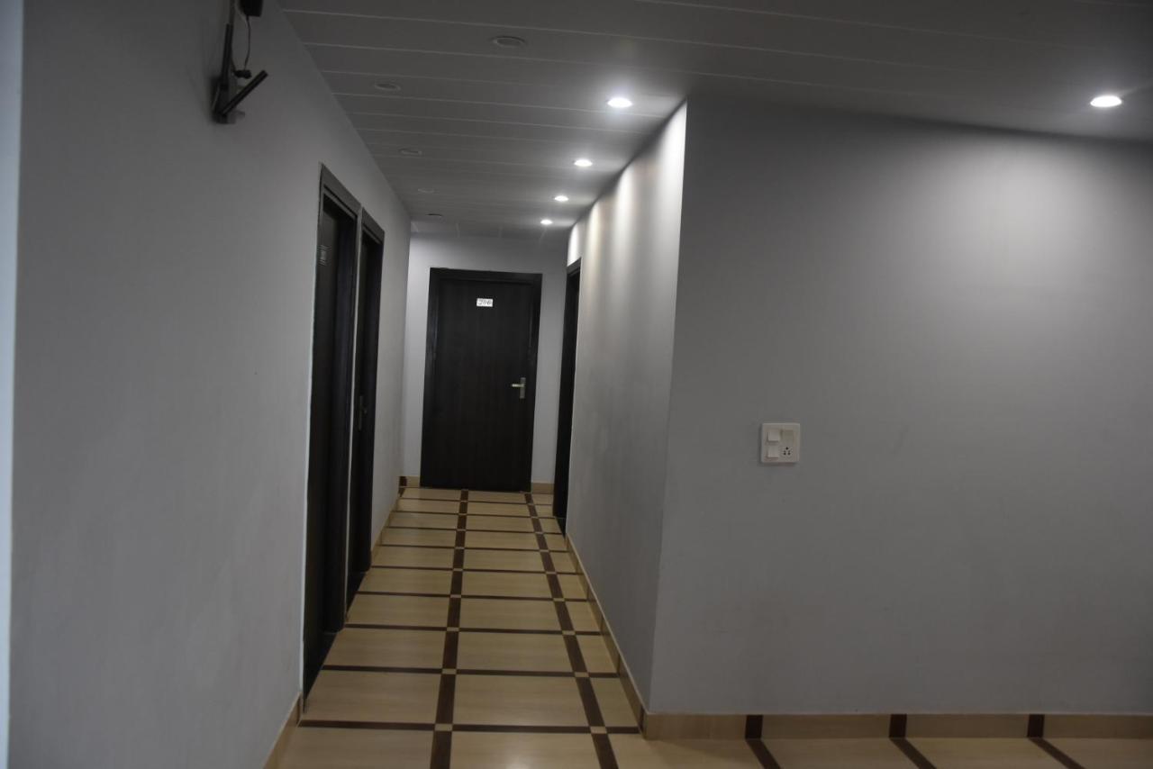 Hotel De Luxe Basai Road Gurgaon Extérieur photo