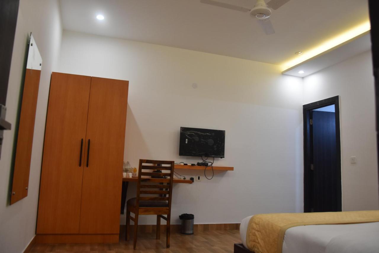 Hotel De Luxe Basai Road Gurgaon Extérieur photo